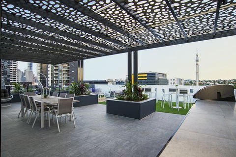 Arise Harmony Apartments - Pubs and Clubs 2