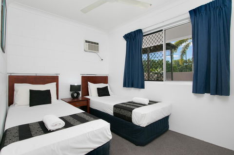 Cairns City Palms - Go Out 25