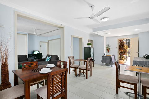 Cairns City Palms - Go Out 6
