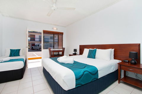 Cairns City Palms - Go Out 28