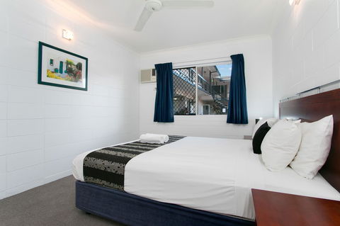 Cairns City Palms - Go Out 24