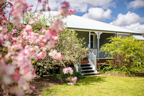 Apple Blossom Cottages - Go Out 1