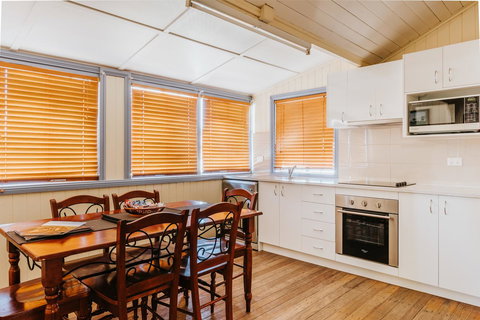 Apple Blossom Cottages - Go Out 7