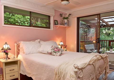 Manitzky Magic -B&B Home With Heart - Pubs and Clubs 0