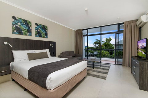 Sunshine Tower Hotel - Pubs and Clubs 1