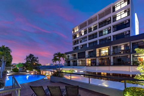 Sunshine Tower Hotel - Pubs and Clubs 3