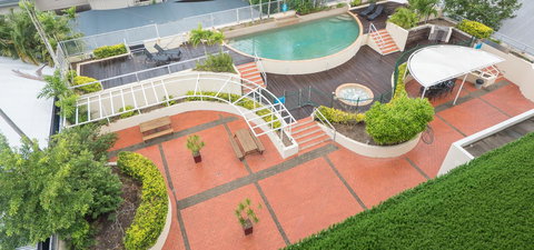Sunshine Tower Hotel - Pubs and Clubs 22