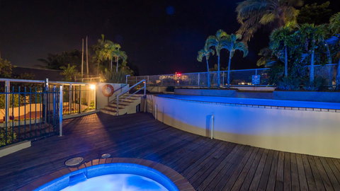 Sunshine Tower Hotel - Pubs and Clubs 12
