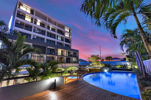 Sunshine Tower Hotel - Pubs and Clubs 0