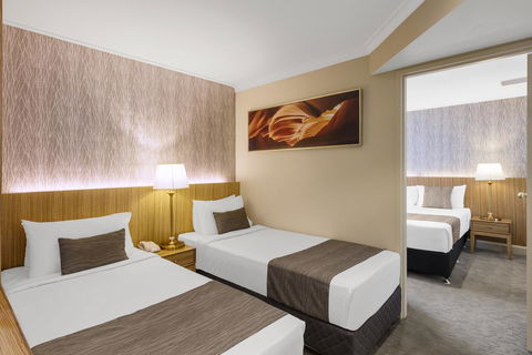 Hotel Diana - Go Out 26