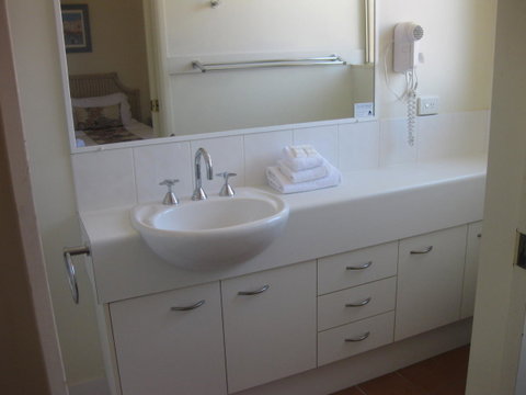 Coolum Beach Getaway Resort - Pubs and Clubs 26