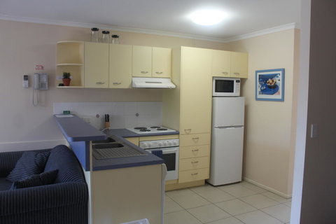 Coolum Beach Getaway Resort - Pubs and Clubs 20