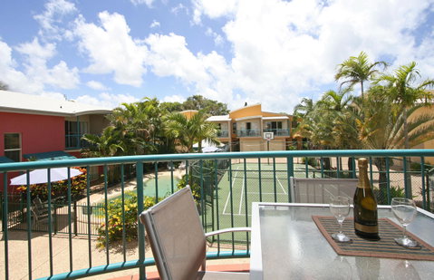 Coolum Beach Getaway Resort - Pubs and Clubs 18