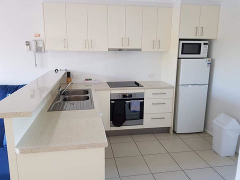 Coolum Beach Getaway Resort - Pubs and Clubs 9