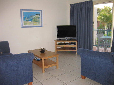 Coolum Beach Getaway Resort - Pubs and Clubs 24