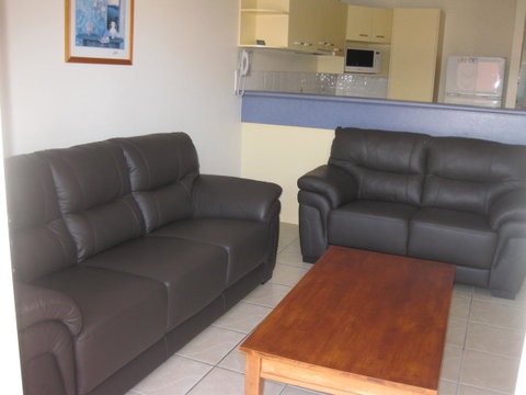 Coolum Beach Getaway Resort - Pubs and Clubs 15
