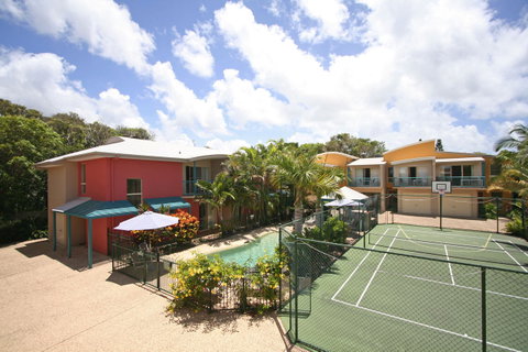 Coolum Beach Getaway Resort - Pubs and Clubs 29
