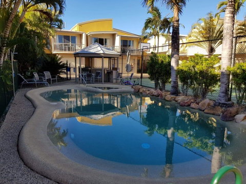 Coolum Beach Getaway Resort - Pubs and Clubs 7