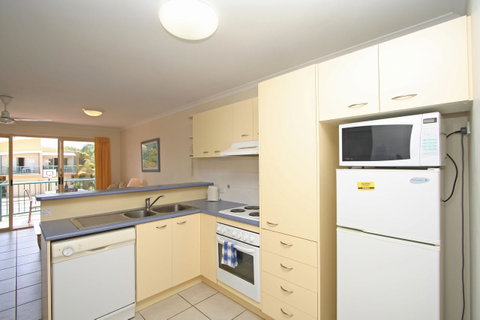 Coolum Beach Getaway Resort - Pubs and Clubs 27