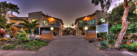 Coolum Beach Getaway Resort - Pubs and Clubs 0