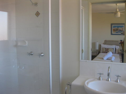 Coolum Beach Getaway Resort - Pubs and Clubs 25