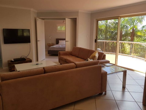 Coolum Beach Getaway Resort - Pubs and Clubs 6