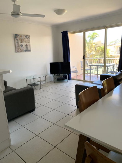 Coolum Beach Getaway Resort - Pubs and Clubs 11