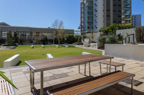 Oxygen Apartments - Pubs and Clubs 18