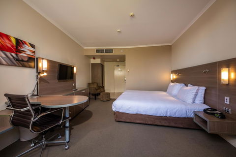 DoubleTree By Hilton Cairns - Go Out 24