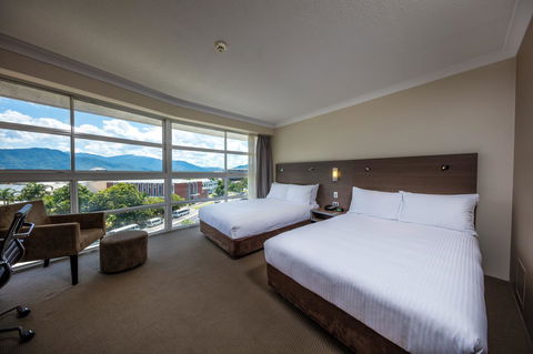 DoubleTree By Hilton Cairns - Go Out 16