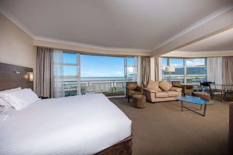DoubleTree By Hilton Cairns - Go Out 31