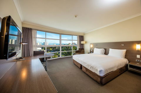 DoubleTree By Hilton Cairns - Go Out 18