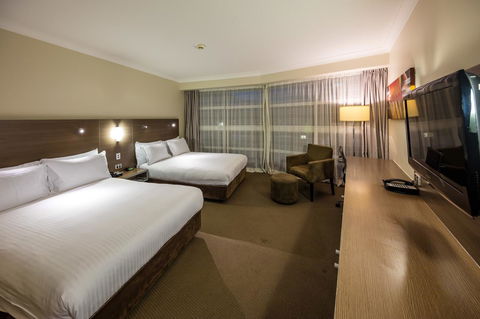 DoubleTree By Hilton Cairns - Go Out 14
