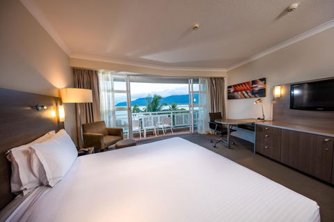 DoubleTree By Hilton Cairns - Go Out 26