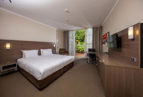 DoubleTree By Hilton Cairns - Go Out 22