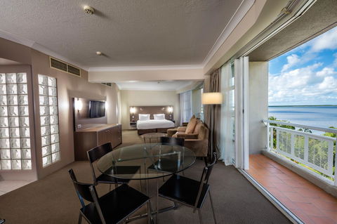 DoubleTree By Hilton Cairns - Go Out 17