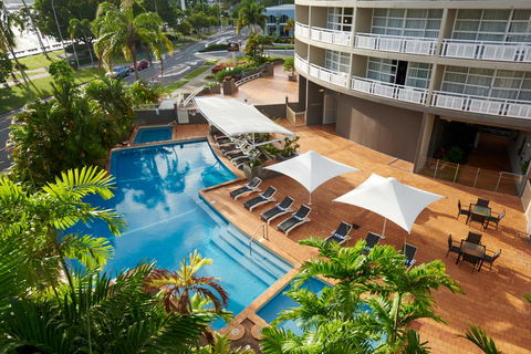 DoubleTree By Hilton Cairns - Go Out 2