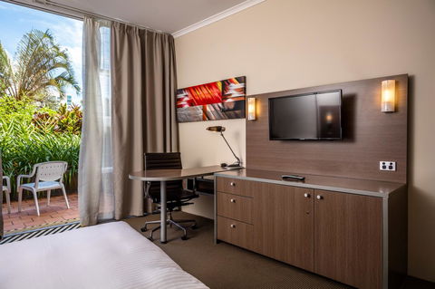 DoubleTree By Hilton Cairns - Go Out 33