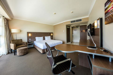 DoubleTree By Hilton Cairns - Go Out 21