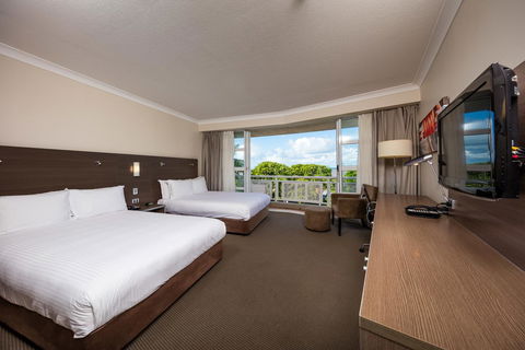 DoubleTree By Hilton Cairns - Go Out 30