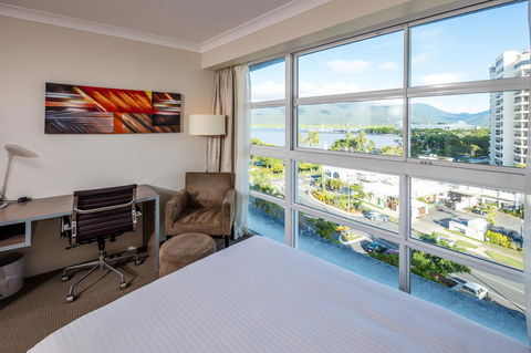 DoubleTree By Hilton Cairns - Go Out 35