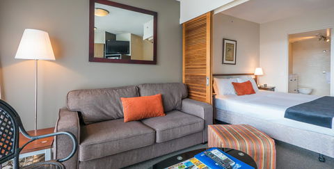 Broadbeach Savannah Resort - Pubs and Clubs 33