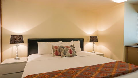 Broadbeach Savannah Resort - Pubs and Clubs 5