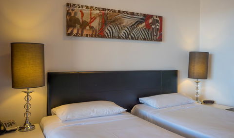 Broadbeach Savannah Resort - Pubs and Clubs 40