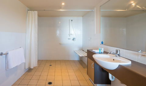 Broadbeach Savannah Resort - Pubs and Clubs 36