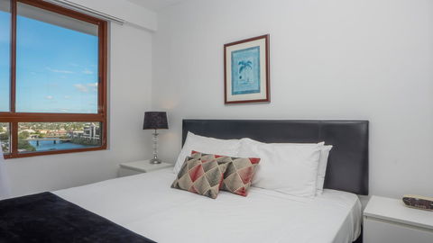 Broadbeach Savannah Resort - Pubs and Clubs 10