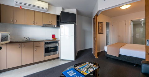 Broadbeach Savannah Resort - Pubs and Clubs 30