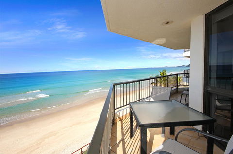Spindrift On The Beach - Absolute Beachfront - Pubs and Clubs 11