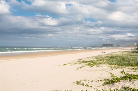 Spindrift On The Beach - Absolute Beachfront - Pubs and Clubs 18
