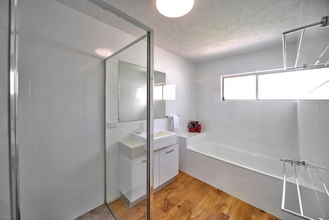 Surf Dance Apartments - Pubs and Clubs 26